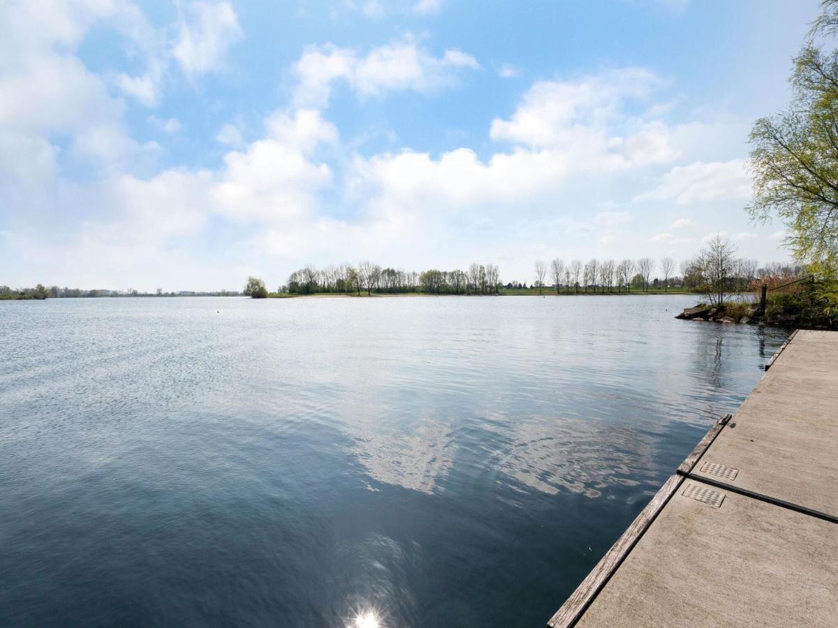 Fantastic Watervilla In Kerkdriel At The Zandmeren Lake Экстерьер фото